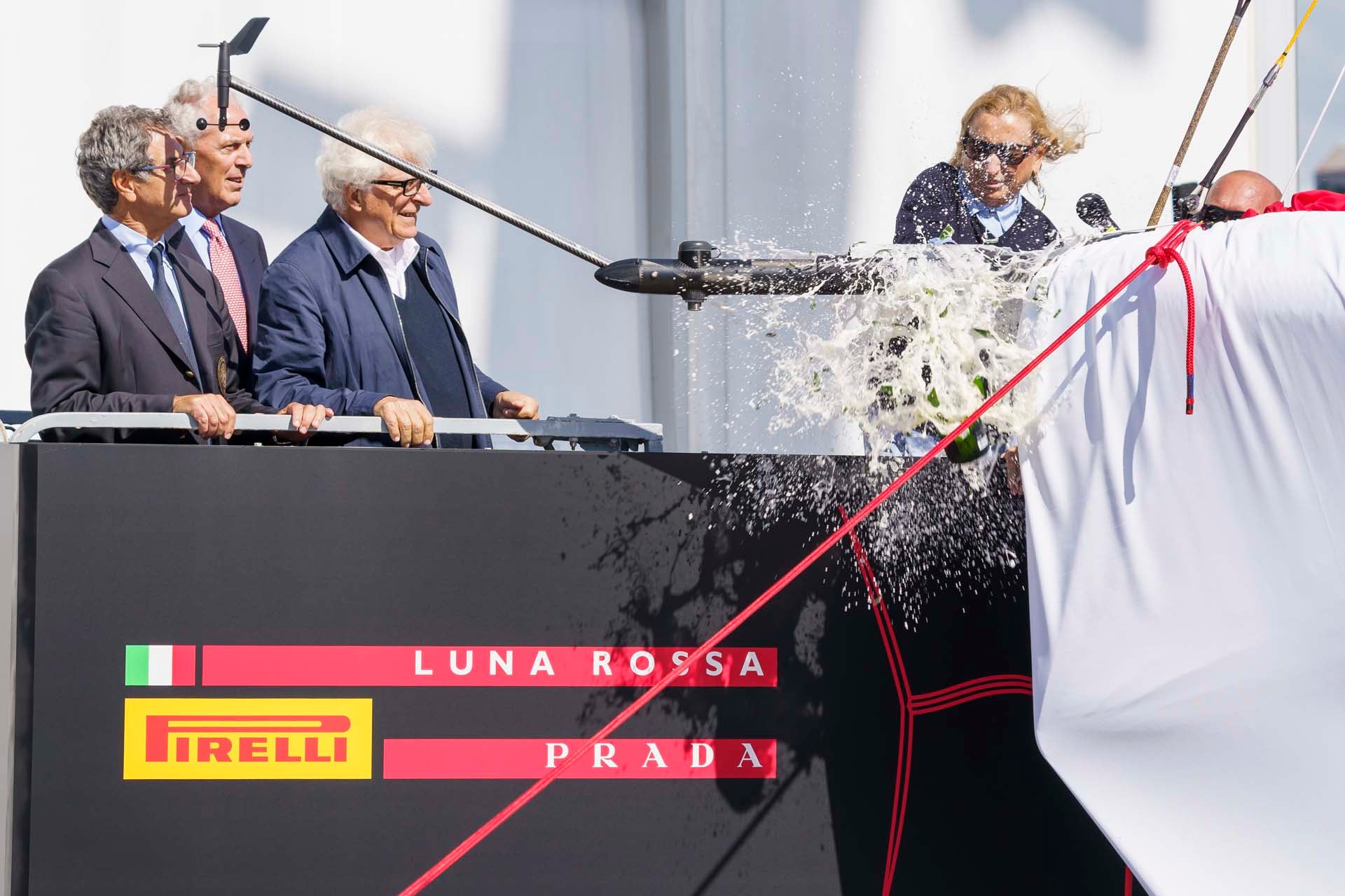 Launch Luna Rossa 2