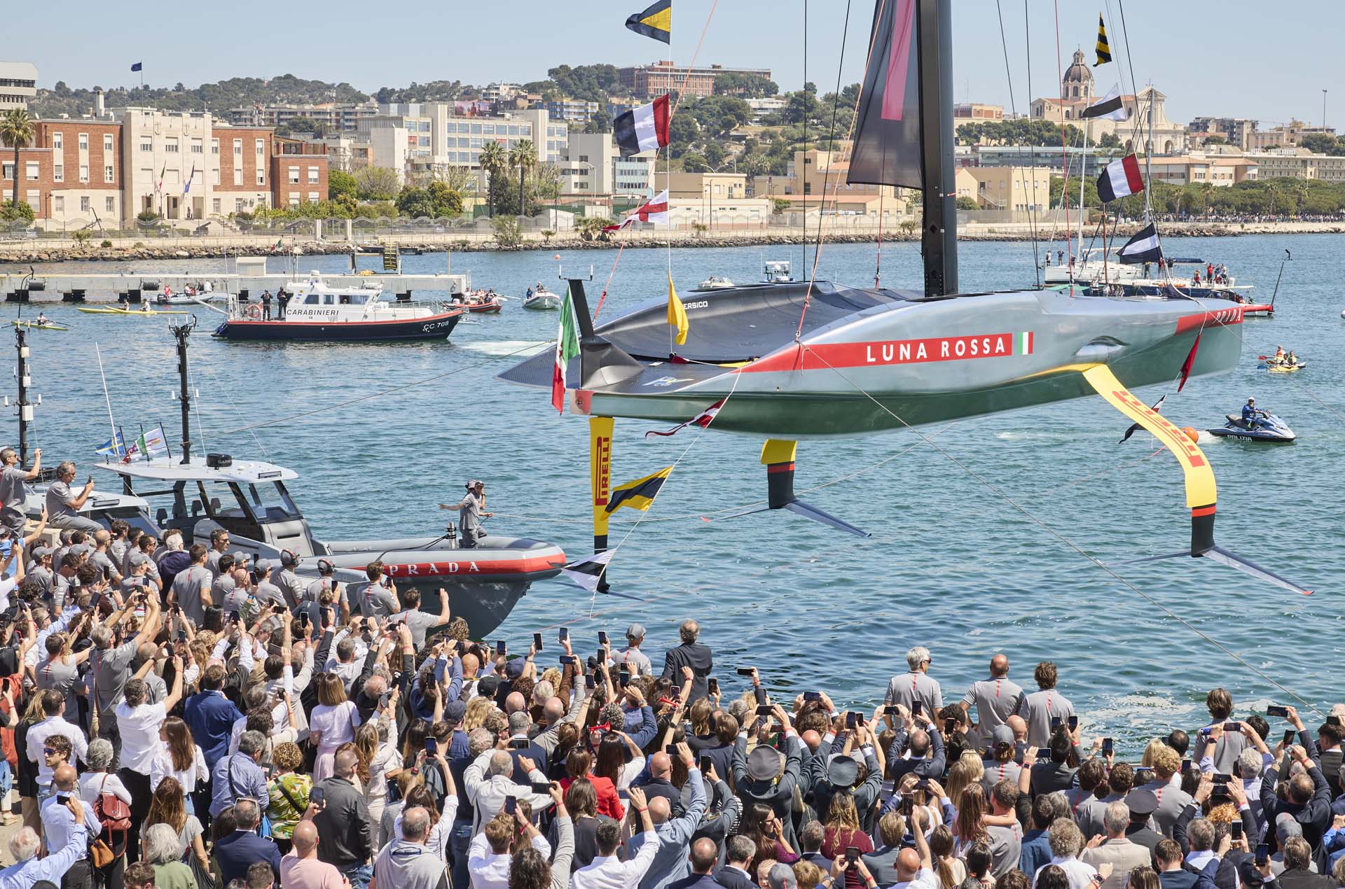 Launch Luna Rossa 3