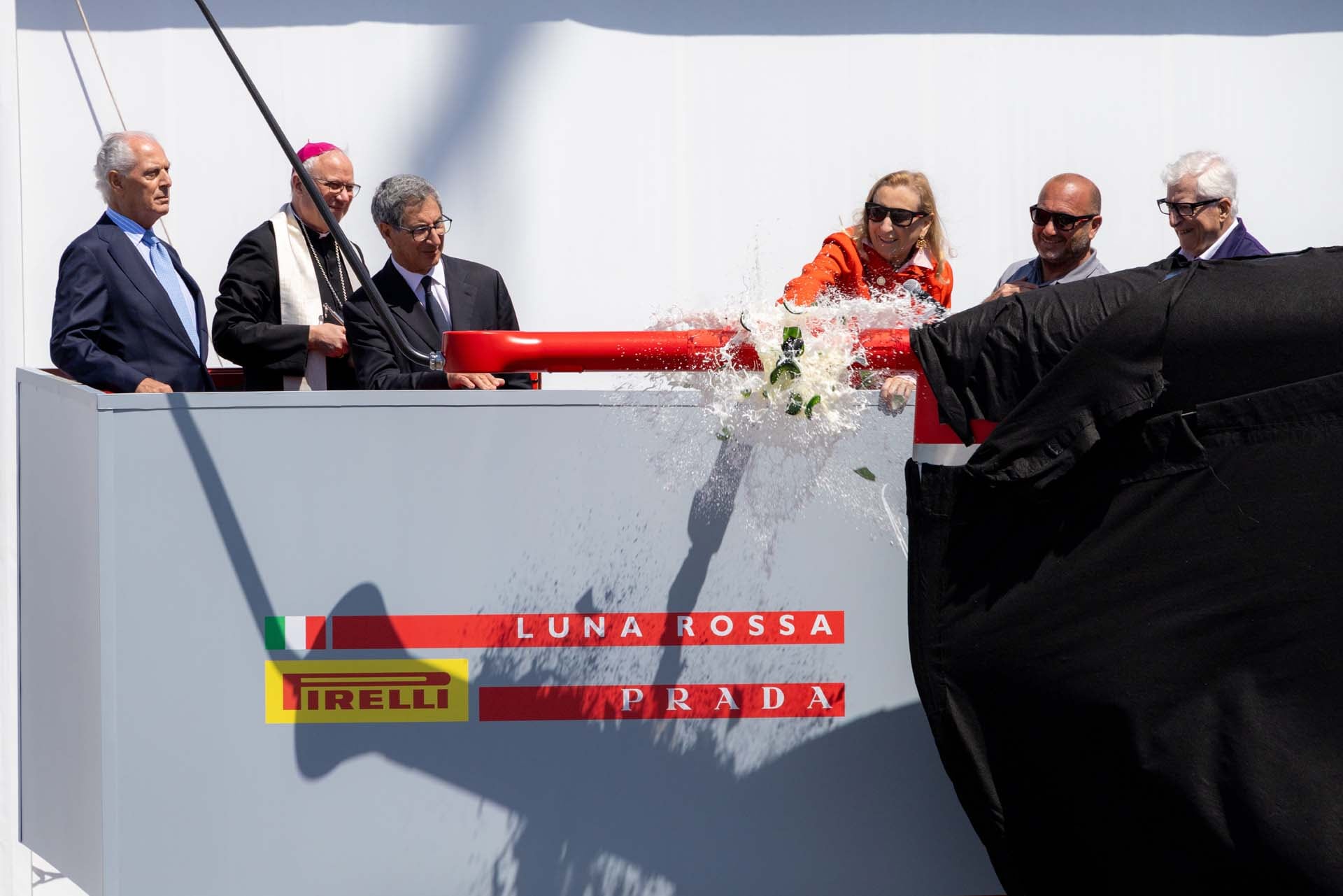 Launch Luna Rossa 4